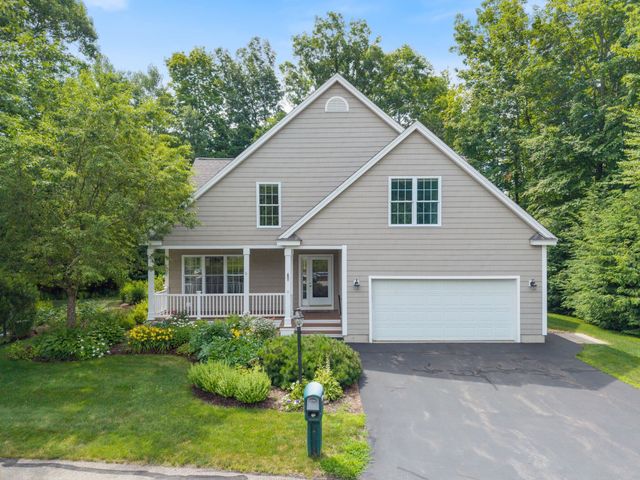 29 Vineyard Drive, Stratham, NH 03885