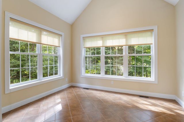29 Vineyard Drive, Stratham, NH 03885