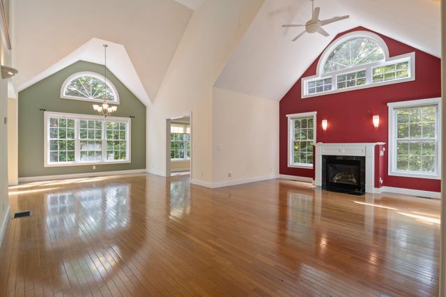 29 Vineyard Drive, Stratham, NH 03885