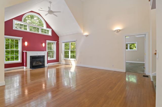 29 Vineyard Drive, Stratham, NH 03885