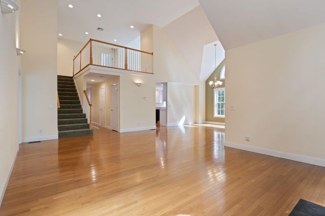 29 Vineyard Drive, Stratham, NH 03885