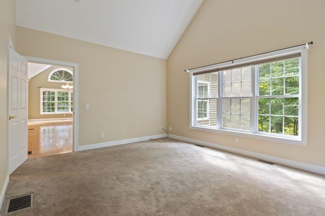 29 Vineyard Drive, Stratham, NH 03885