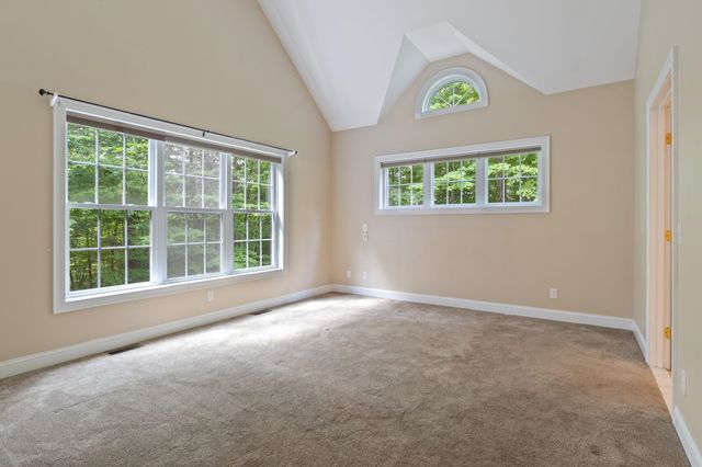 29 Vineyard Drive, Stratham, NH 03885