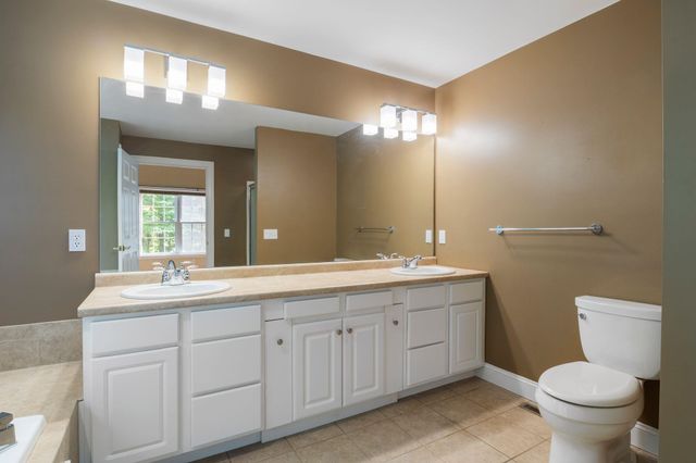 29 Vineyard Drive, Stratham, NH 03885