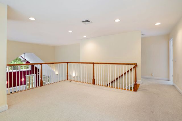 29 Vineyard Drive, Stratham, NH 03885