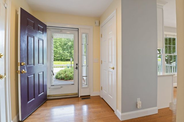 29 Vineyard Drive, Stratham, NH 03885