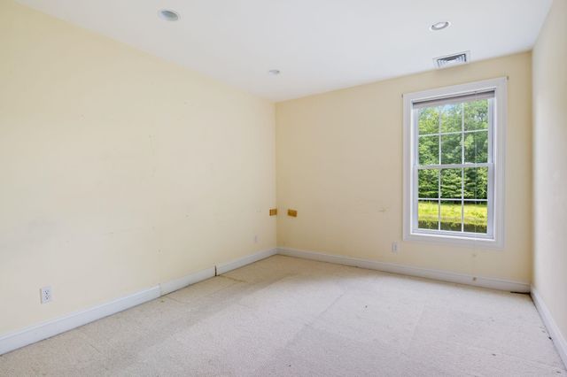 29 Vineyard Drive, Stratham, NH 03885