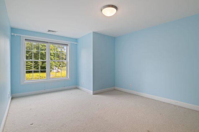 29 Vineyard Drive, Stratham, NH 03885