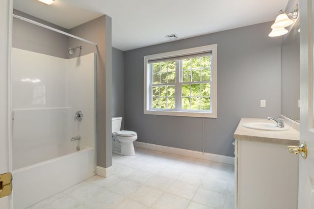 29 Vineyard Drive, Stratham, NH 03885
