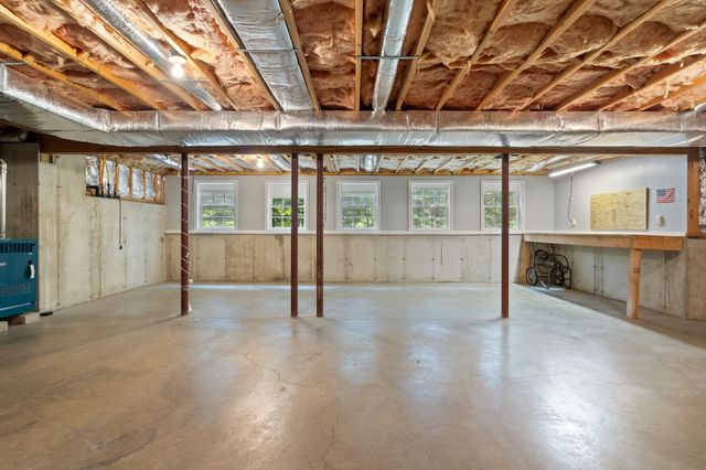 29 Vineyard Drive, Stratham, NH 03885