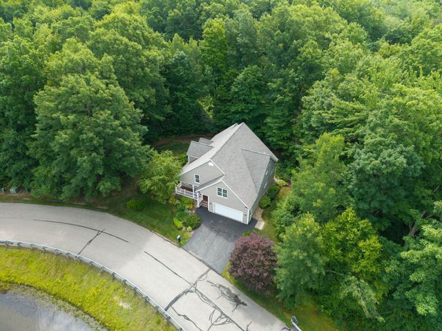 29 Vineyard Drive, Stratham, NH 03885
