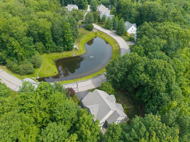29 Vineyard Drive, Stratham, NH 03885