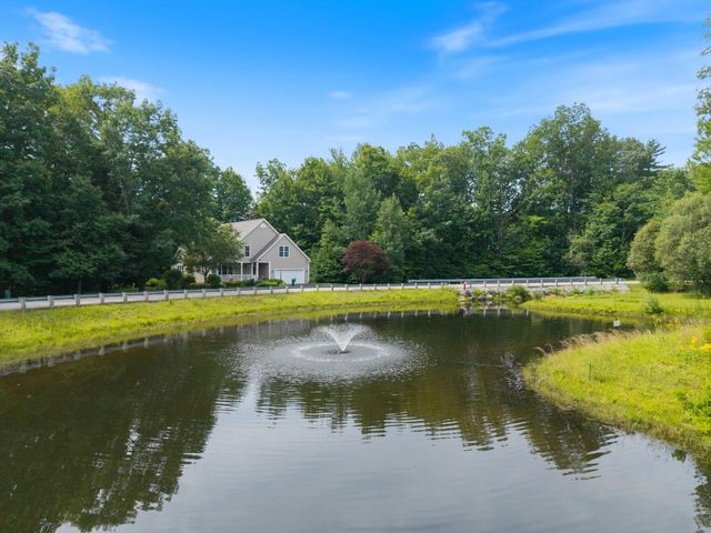 29 Vineyard Drive, Stratham, NH 03885