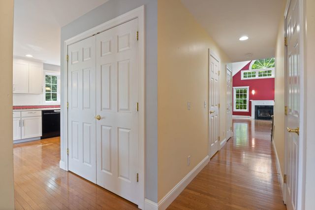29 Vineyard Drive, Stratham, NH 03885