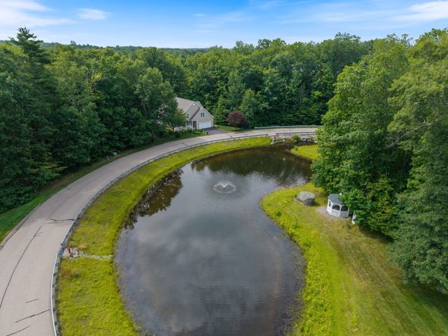 29 Vineyard Drive, Stratham, NH 03885