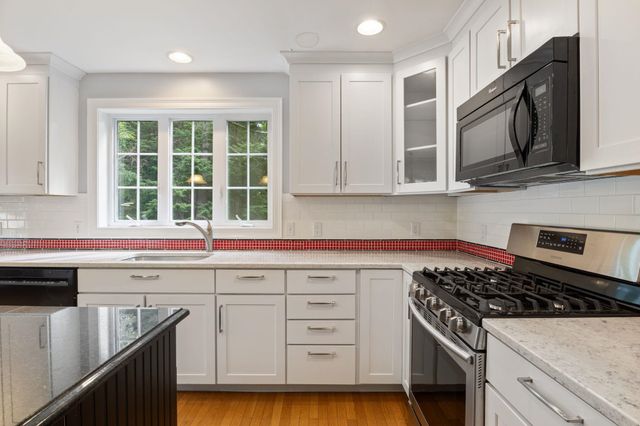 29 Vineyard Drive, Stratham, NH 03885