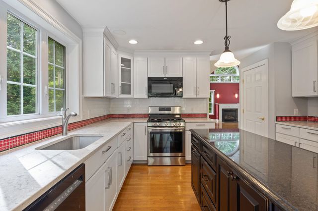 29 Vineyard Drive, Stratham, NH 03885