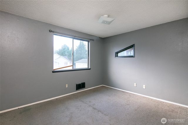 718 10th Street SE, Puyallup, WA 98372