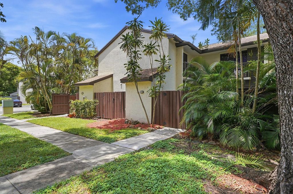 3349 Cocoplum Circle 33129, Coconut Creek, FL 33063