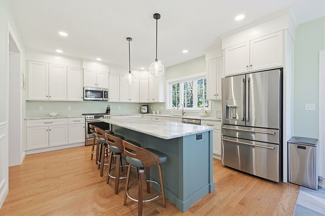 10 Homes Ave, Franklin, MA 02038
