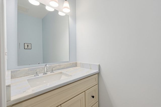 10 Homes Ave, Franklin, MA 02038