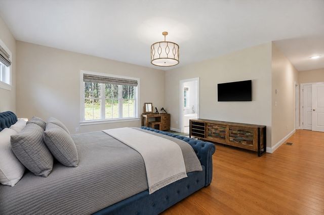 10 Homes Ave, Franklin, MA 02038
