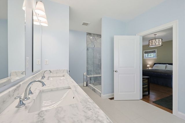 10 Homes Ave, Franklin, MA 02038