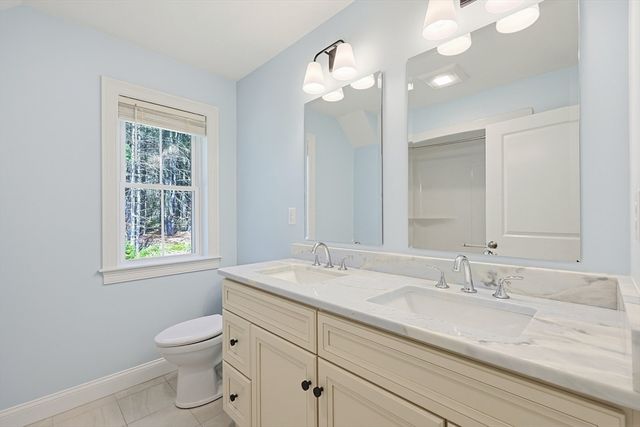 10 Homes Ave, Franklin, MA 02038