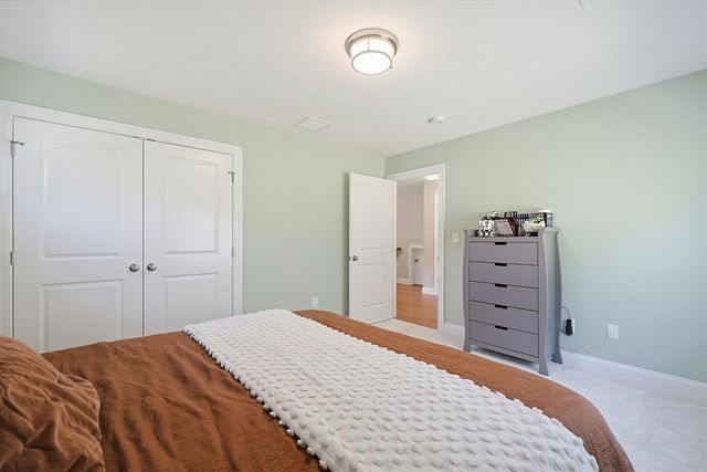10 Homes Ave, Franklin, MA 02038