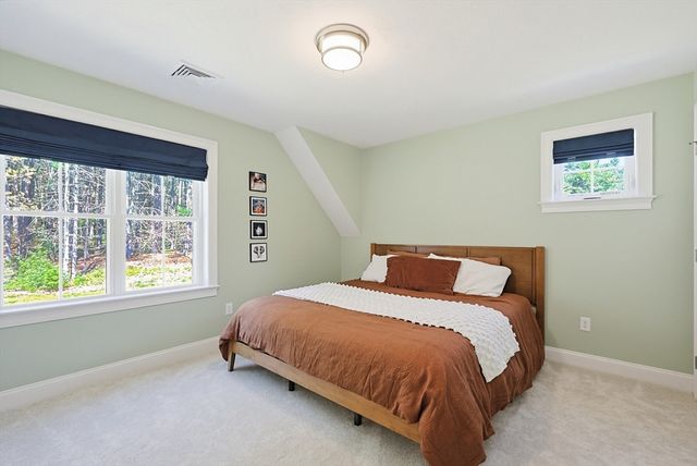 10 Homes Ave, Franklin, MA 02038