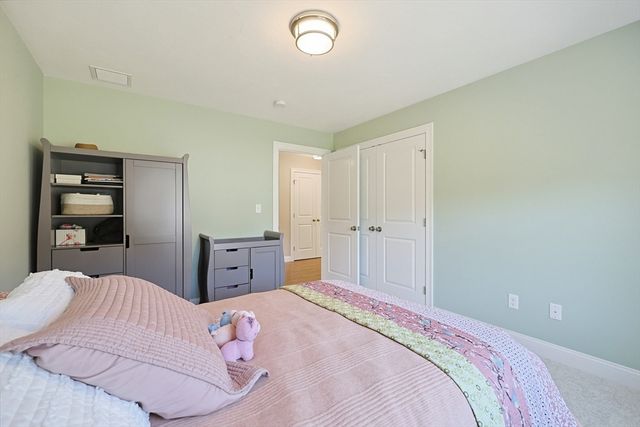 10 Homes Ave, Franklin, MA 02038