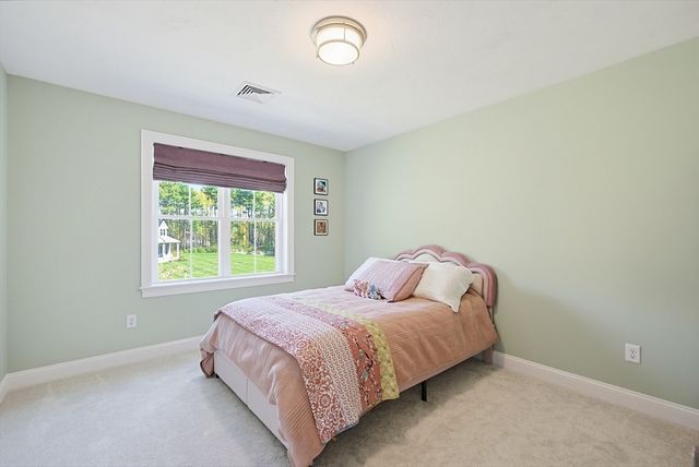 10 Homes Ave, Franklin, MA 02038