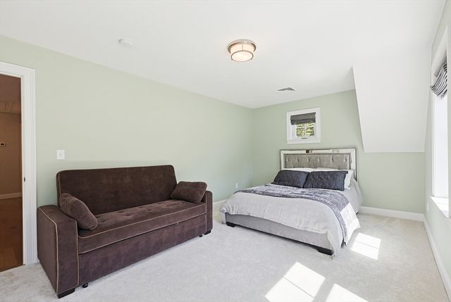 10 Homes Ave, Franklin, MA 02038