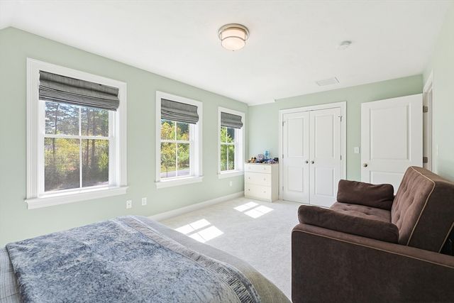 10 Homes Ave, Franklin, MA 02038
