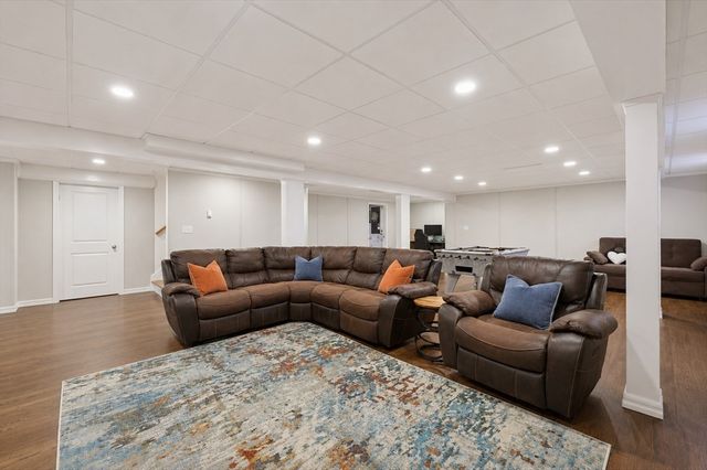 10 Homes Ave, Franklin, MA 02038