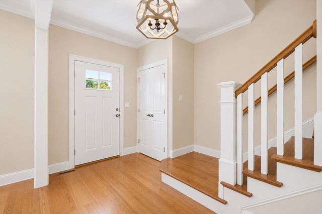 10 Homes Ave, Franklin, MA 02038