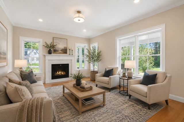 10 Homes Ave, Franklin, MA 02038