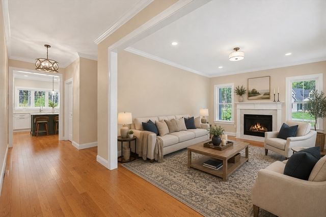 10 Homes Ave, Franklin, MA 02038