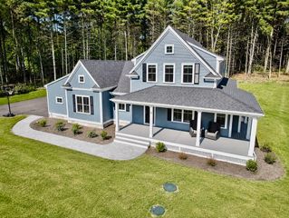 10 Homes Ave, Franklin, MA 02038