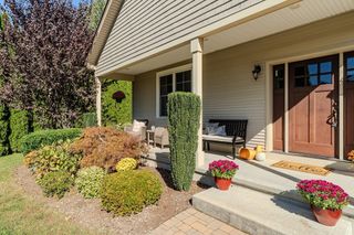 16 Rocky Hill Rd, Hadley, MA 01035