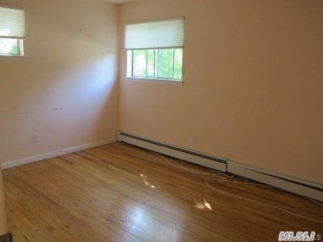 5 ELM Street, Great Neck, NY 11021