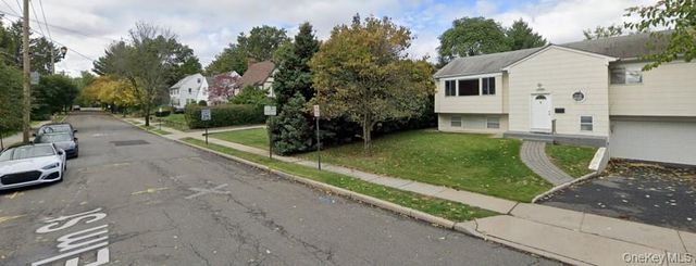 5 ELM Street, Great Neck, NY 11021