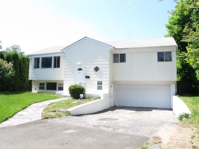 5 ELM Street, Great Neck, NY 11021