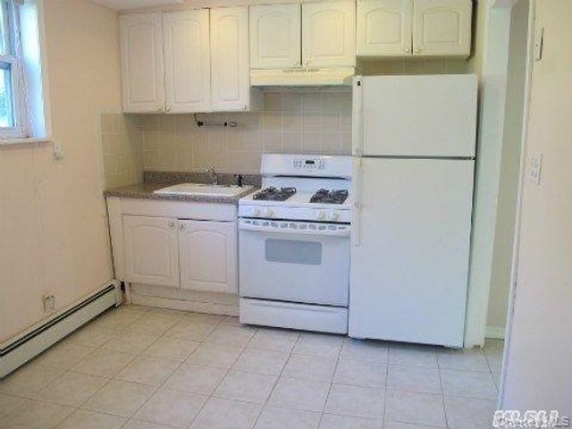 5 ELM Street, Great Neck, NY 11021