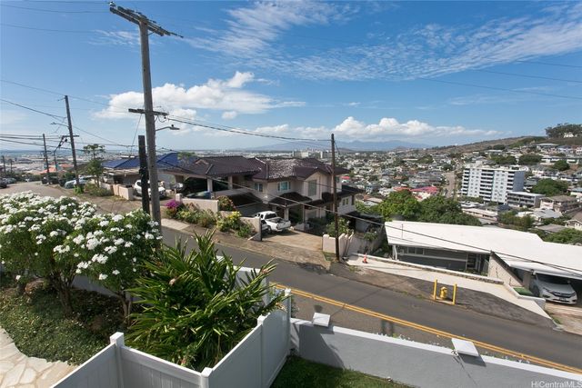 2004 Skyline Drive, Honolulu, HI 96817