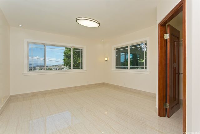2004 Skyline Drive, Honolulu, HI 96817