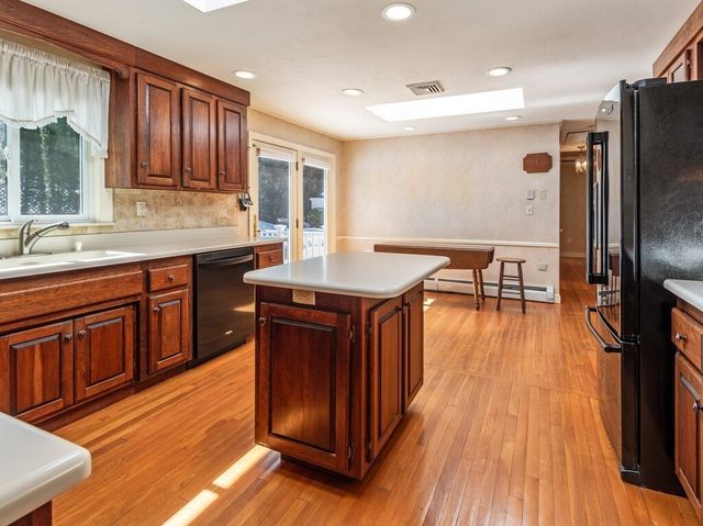 4 Athens St, Auburn, MA 01501