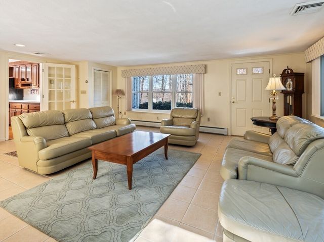 4 Athens St, Auburn, MA 01501