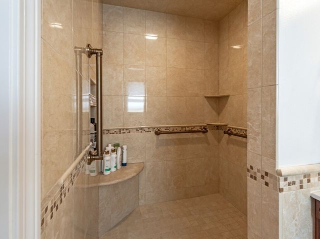 4 Athens St, Auburn, MA 01501