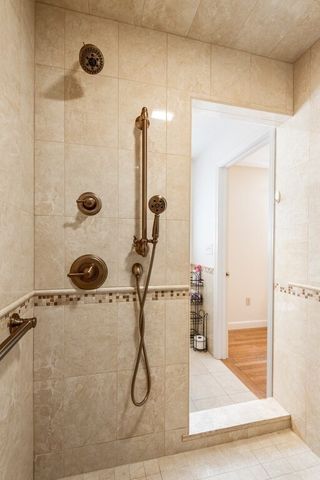 4 Athens St, Auburn, MA 01501